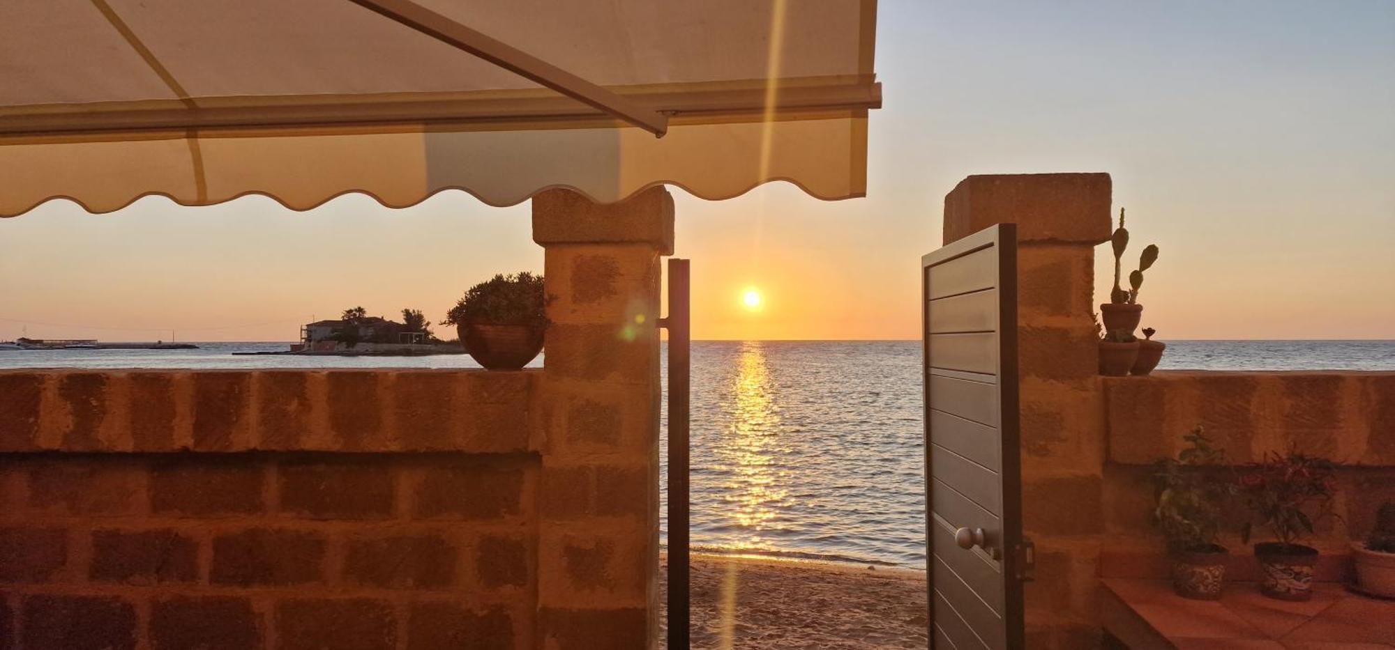 La Casa Sulla Spiaggia 마르자메미 외부 사진